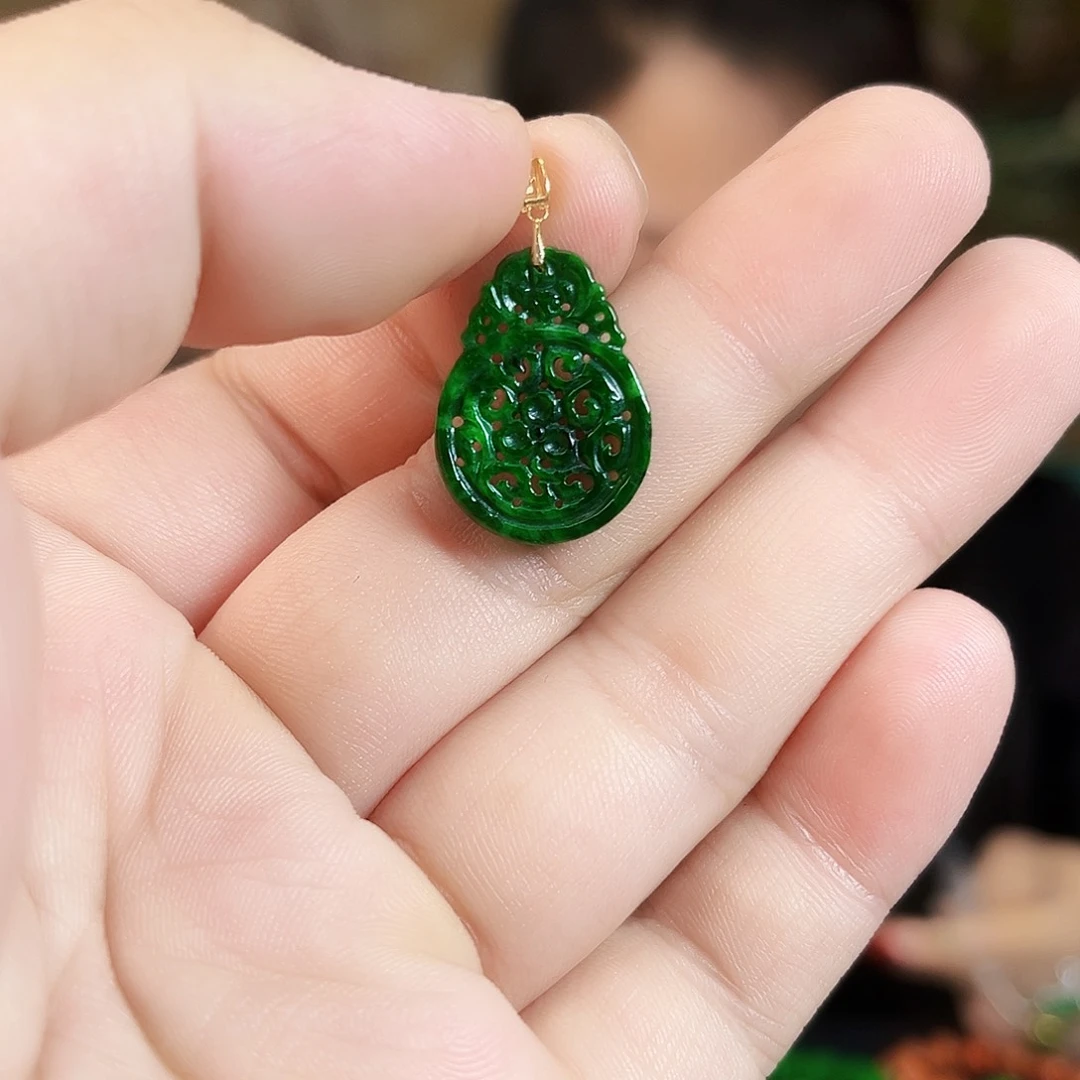 翡翠18K金镶嵌颈饰吊坠