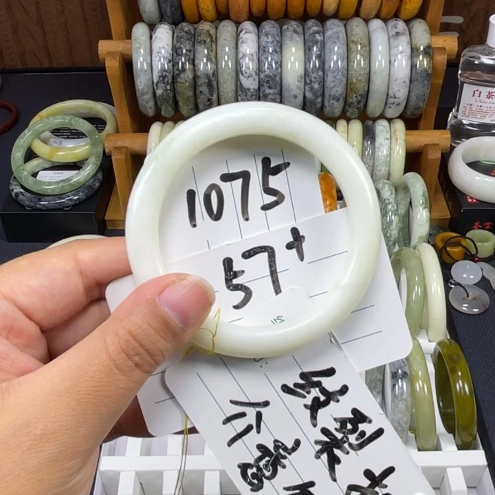 蛇纹石玉未镶嵌手镯有瑕 不退不换