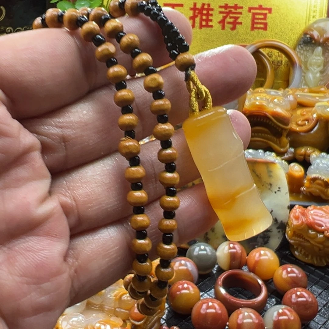 石英质玉未镶嵌颈饰