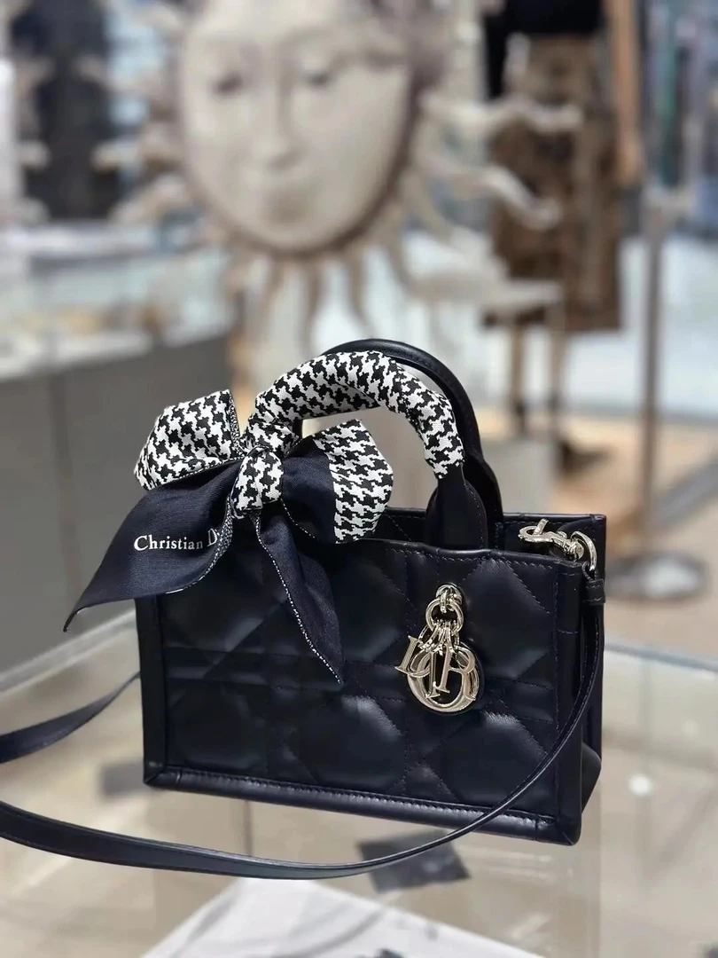 99新 DIOR/迪奥 dior booktote mini黑金 /公价无/甄选