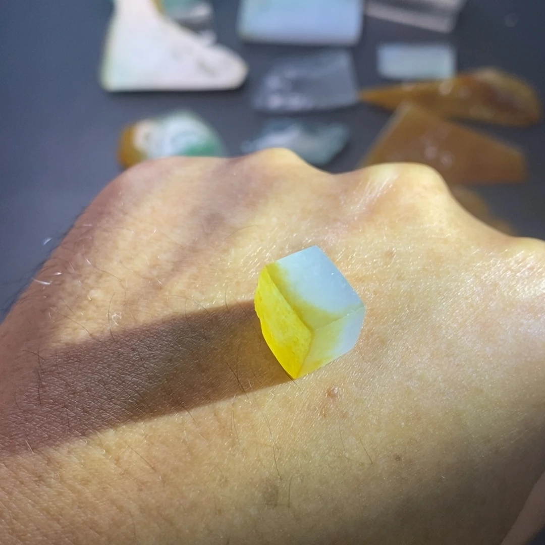 定制翡翠未镶嵌方糖形状黄翡