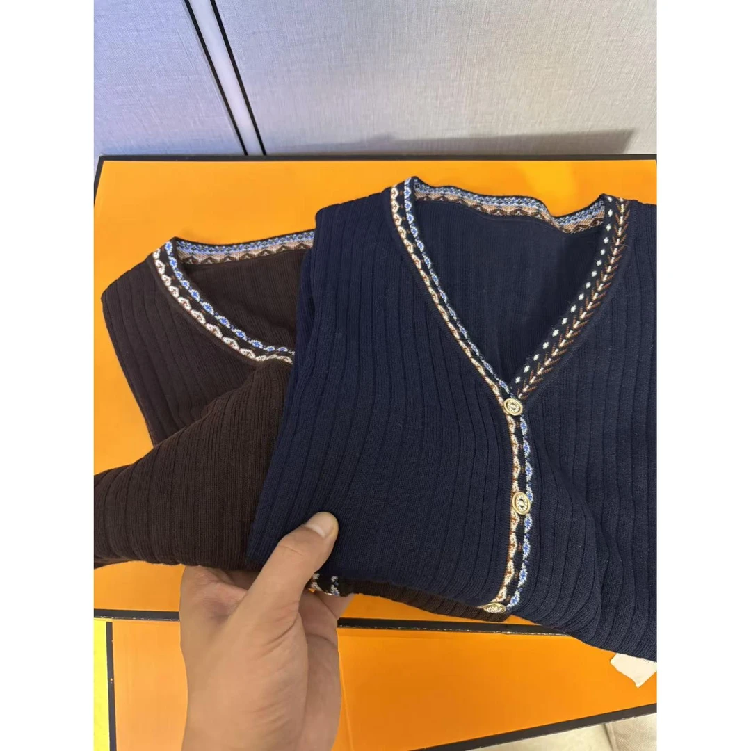 《名族  8559》 新款V领名族提花 显瘦开衫女