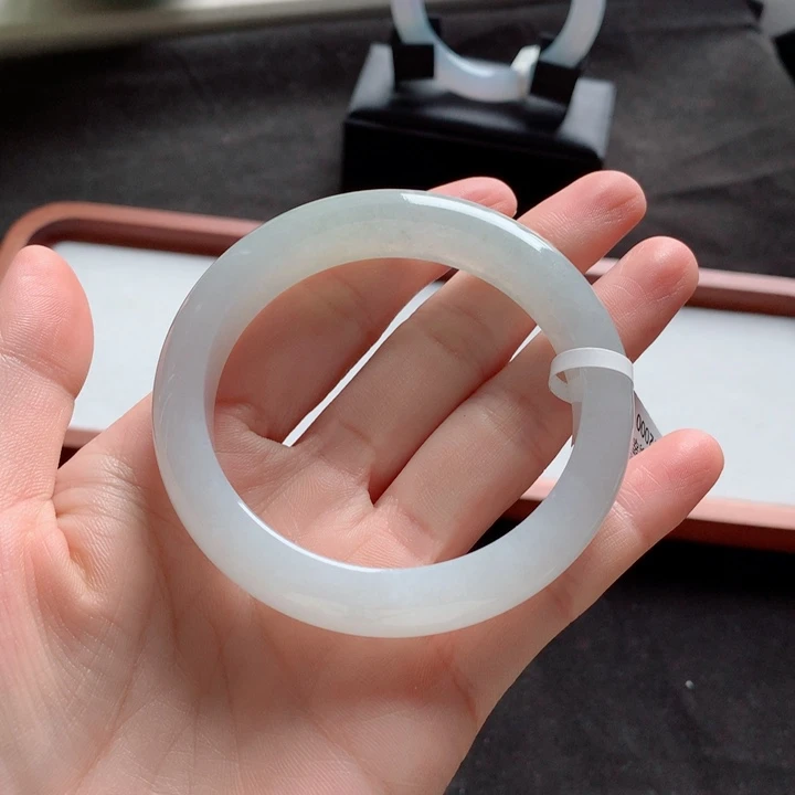 翡翠手镯未镶嵌手镯