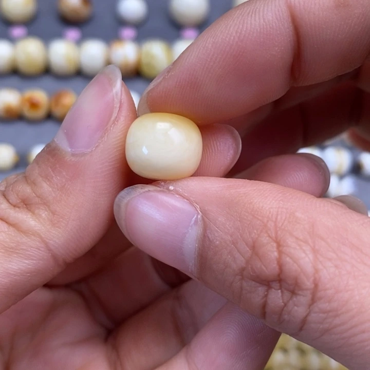 蜜蜡裸石未镶嵌梦*人老型