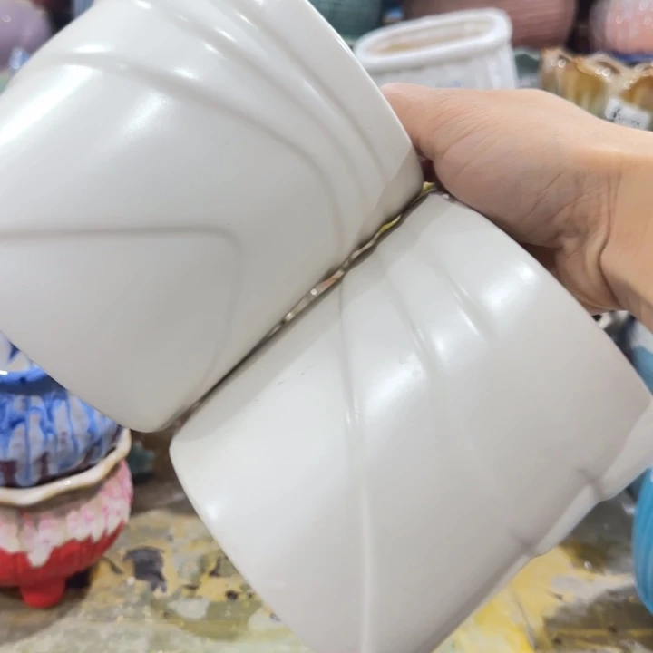 凑9块包邮，有孔，陶瓷花盆