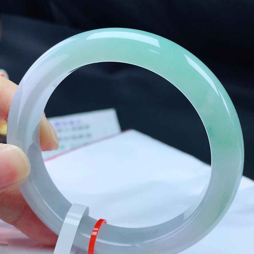 翡翠手镯未镶嵌59圈