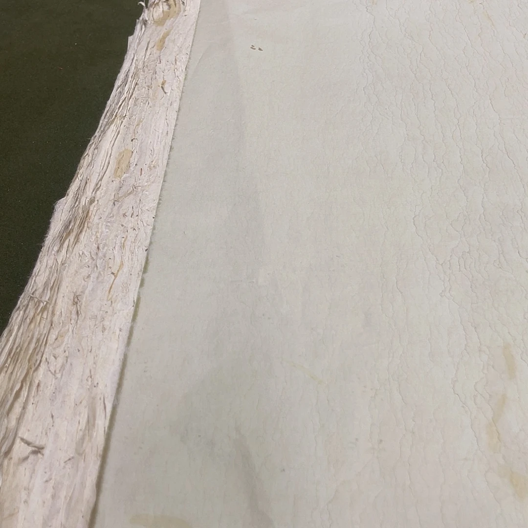 曹氏六尺对开老本色云龙皮纸一刀，微微瑕