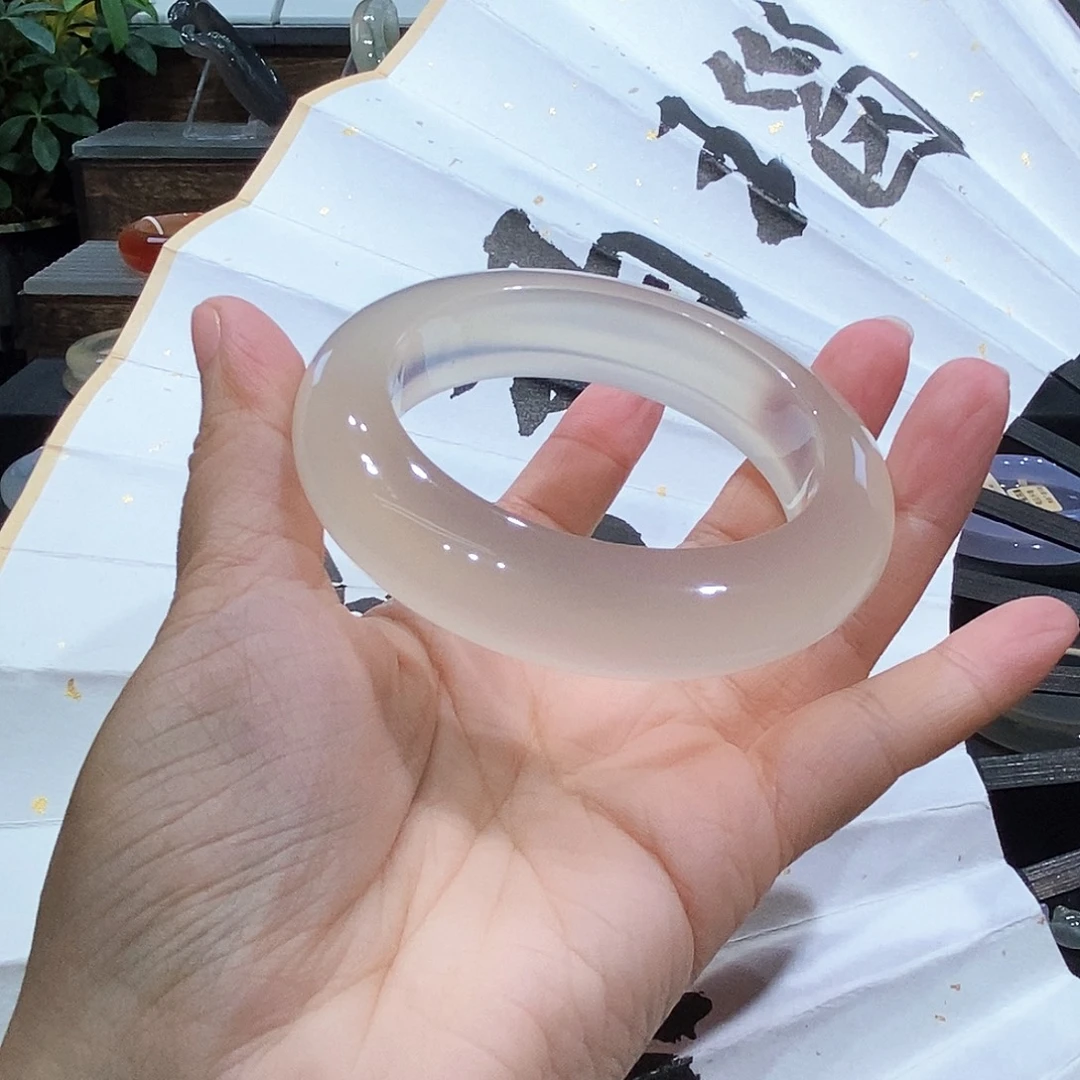 暄***暄玛瑙/玉髓未镶嵌手镯