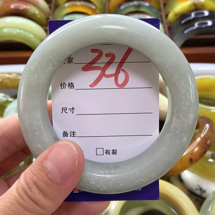 不***甜未镶嵌蛇纹石玉手镯