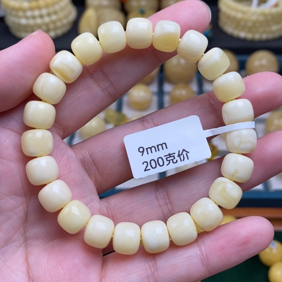 蜜蜡未镶嵌珠宝奇石