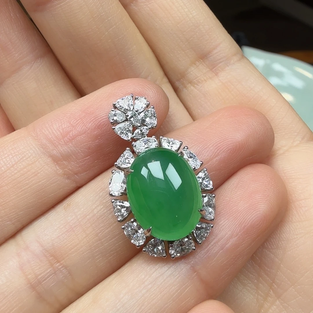 翡翠18K金镶嵌颈饰