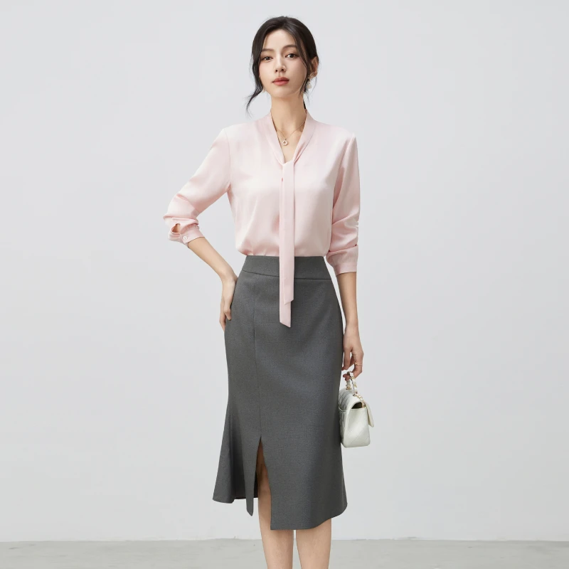 春夏新显白气质粉色醋酸缎面职业通勤优雅V领飘带长袖衬衫女时尚