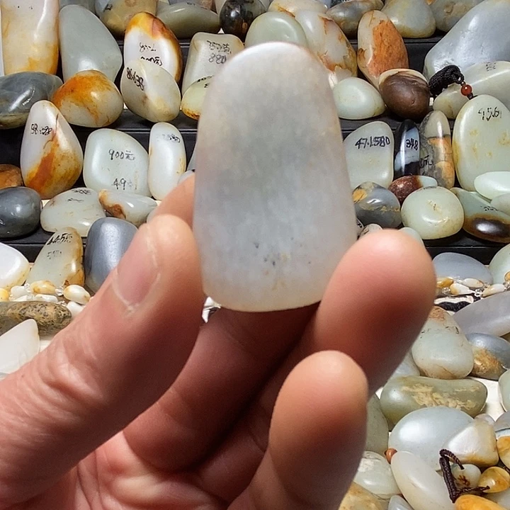 和田玉未镶嵌颈饰吊坠