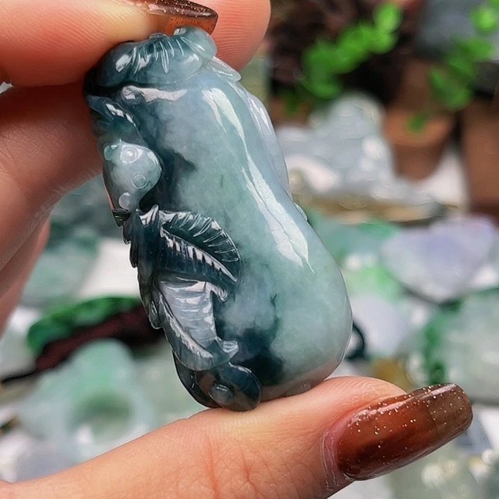 爱***翡翠未镶嵌颈饰挂件