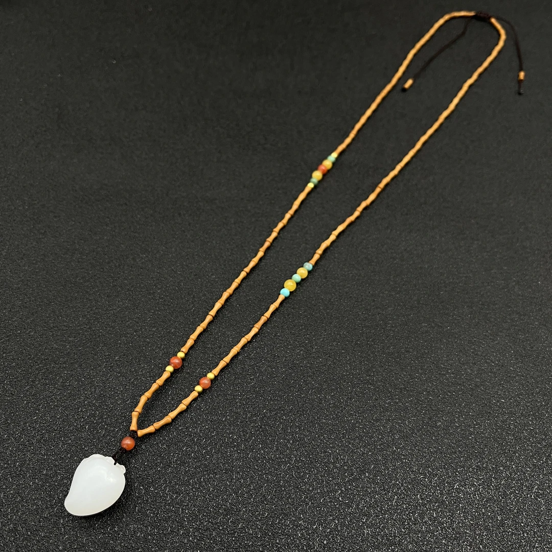 和田玉吊坠寿桃长链