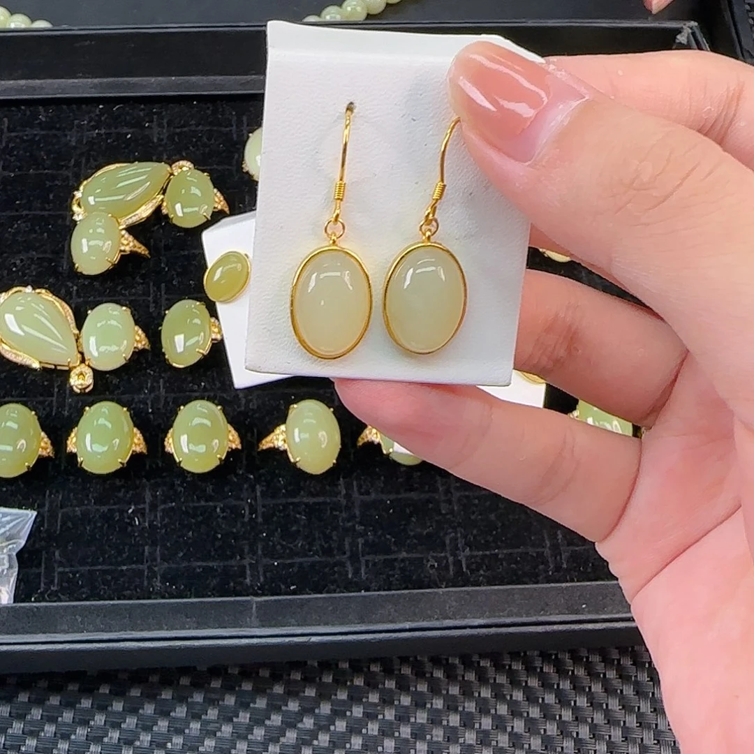 和田玉银S925镶嵌颈饰黄口蛋面耳环