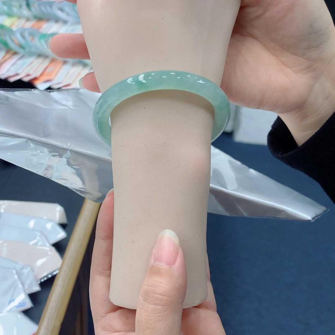 翡翠未镶嵌手镯48小时