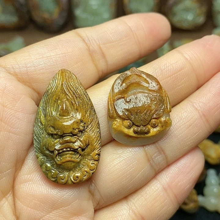 小***喝岫岩河磨玉（透闪石质玉）未镶嵌颈饰