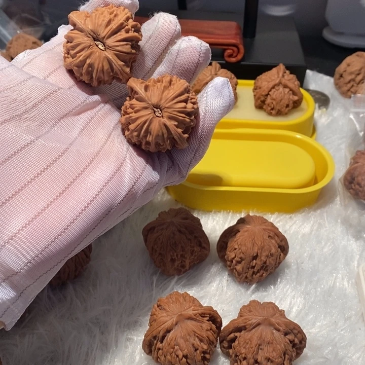 伊***忆吊坠桃核39尺寸磨盘