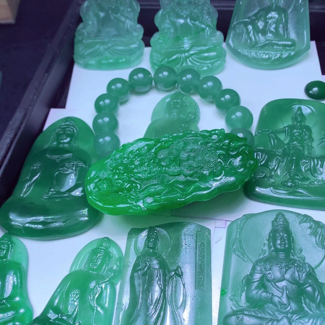 斜****定制翡翠未镶嵌天然翡翠A货毛货挂件