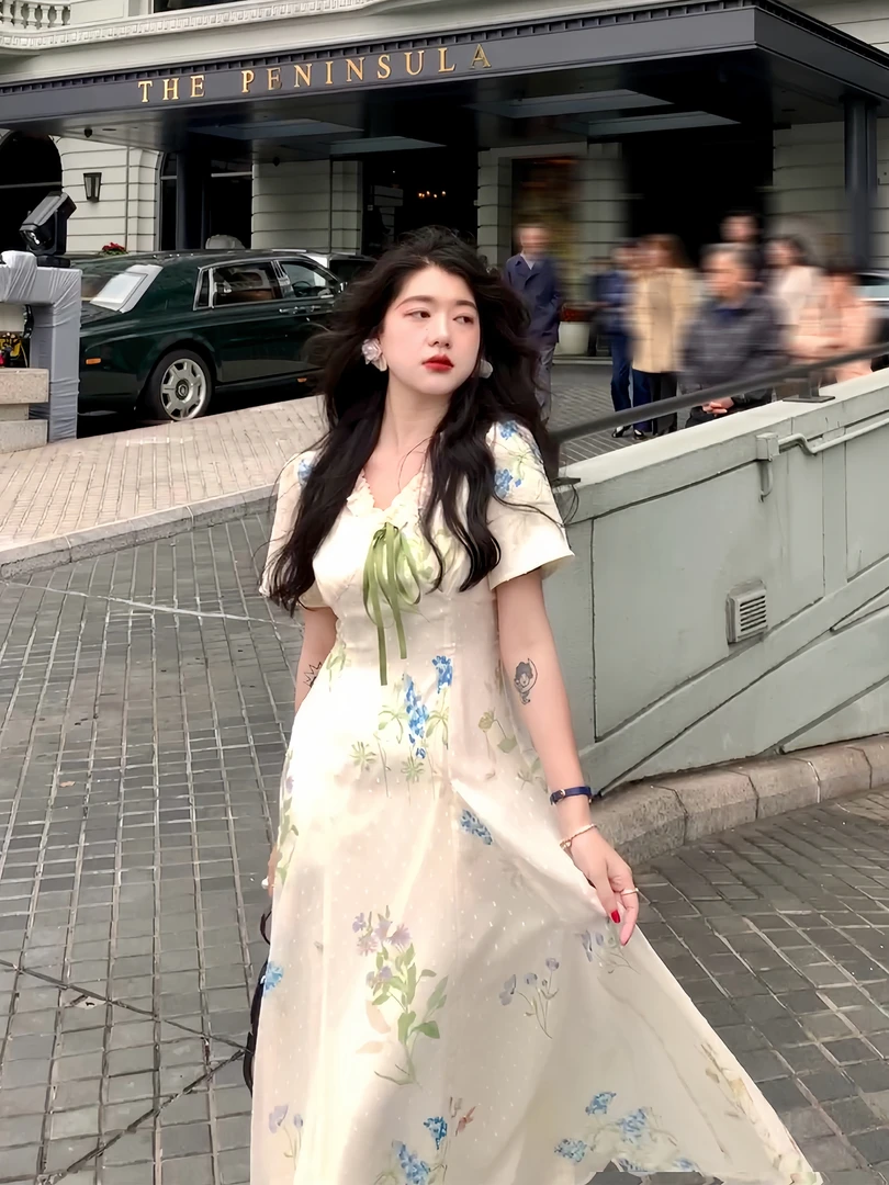 月半鱼现货【花园日集】法式度假碎花连衣裙收腰显瘦绝美连衣裙夏季