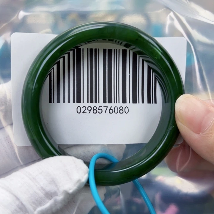 和田玉未镶嵌手镯微瑕55