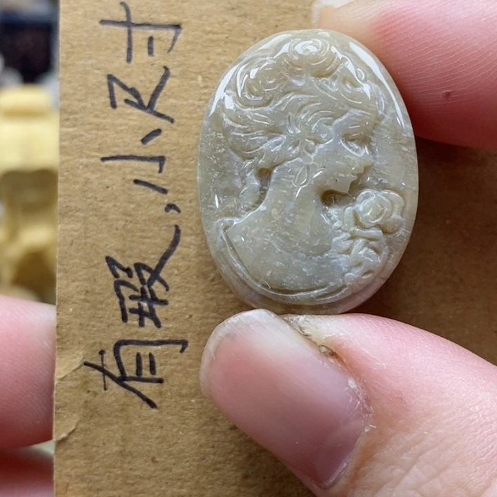 颈饰未镶嵌硅化珊瑚（珊瑚玉）