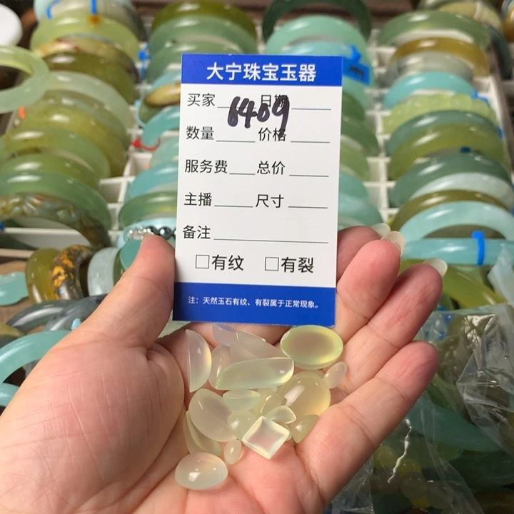 蛇纹石玉未镶嵌颈饰元****?6409