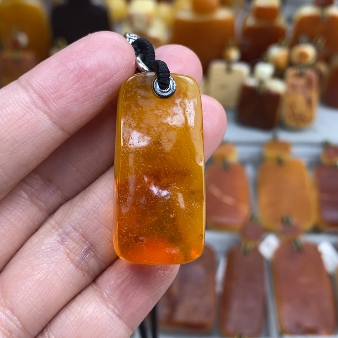 蜜蜡未镶嵌珠宝奇石