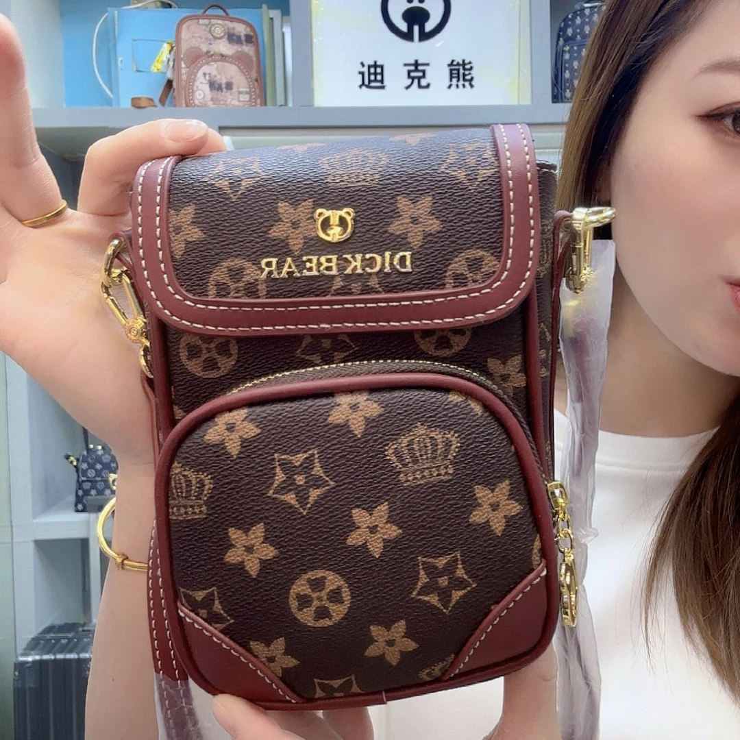 PVC9185梅花咖红单肩斜挎包