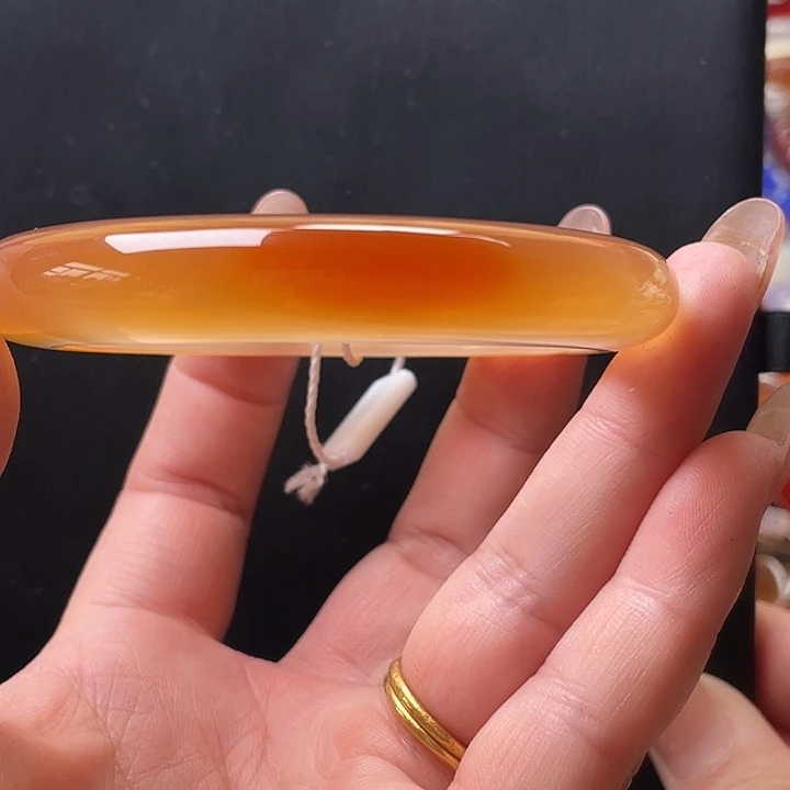 执***着玛瑙/玉髓未镶嵌手镯