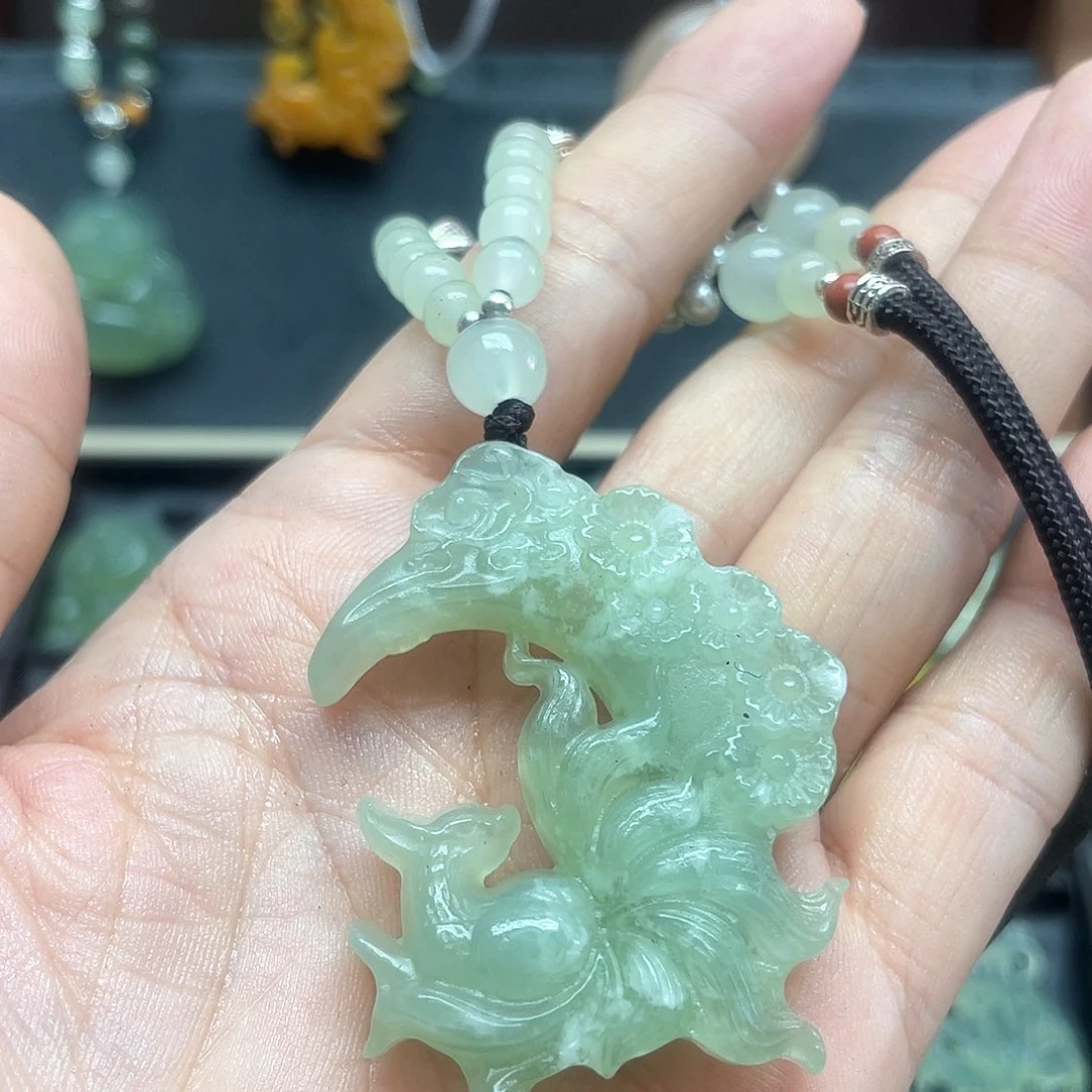 蛇纹石玉未镶嵌颈饰