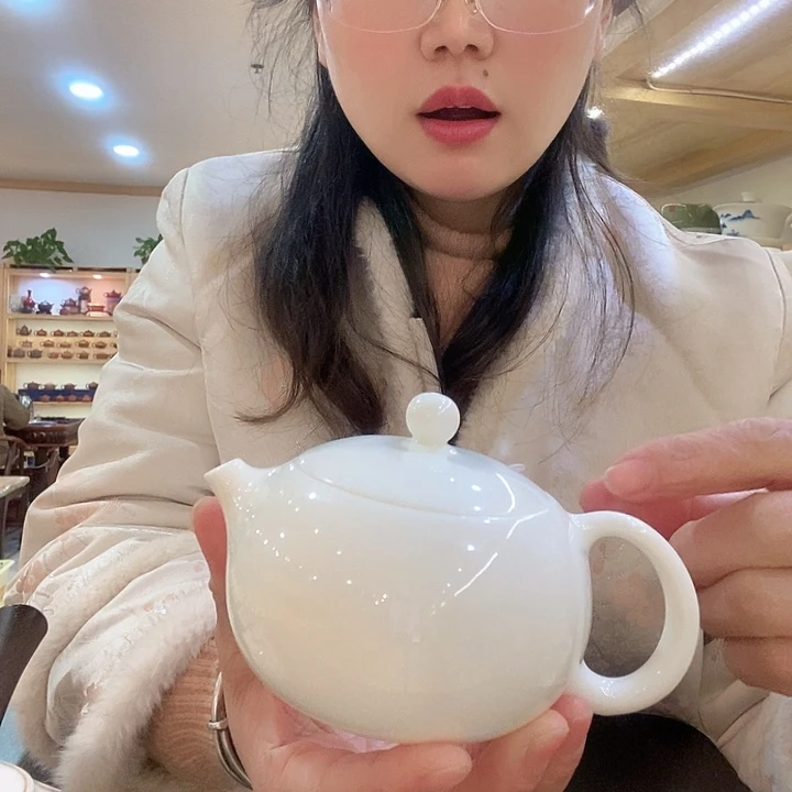 羊脂白玉西施壶瓷器