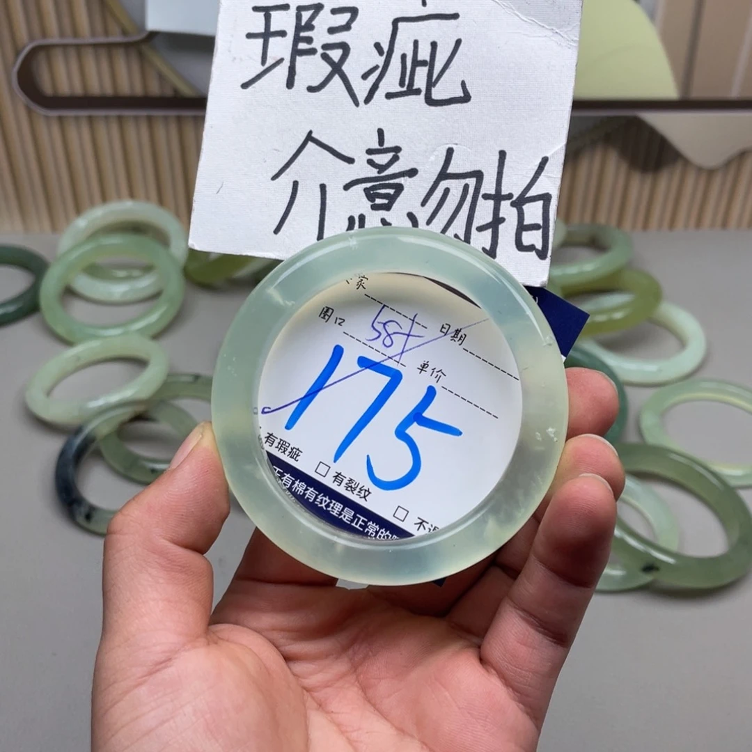 岫玉手镯手镯未镶嵌