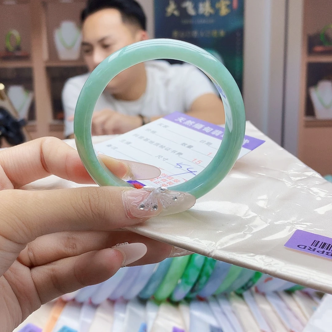 翡翠手镯未镶嵌6778999998999778