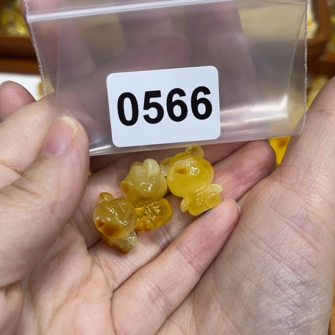 琥珀珠宝奇石未镶嵌鹰**扬