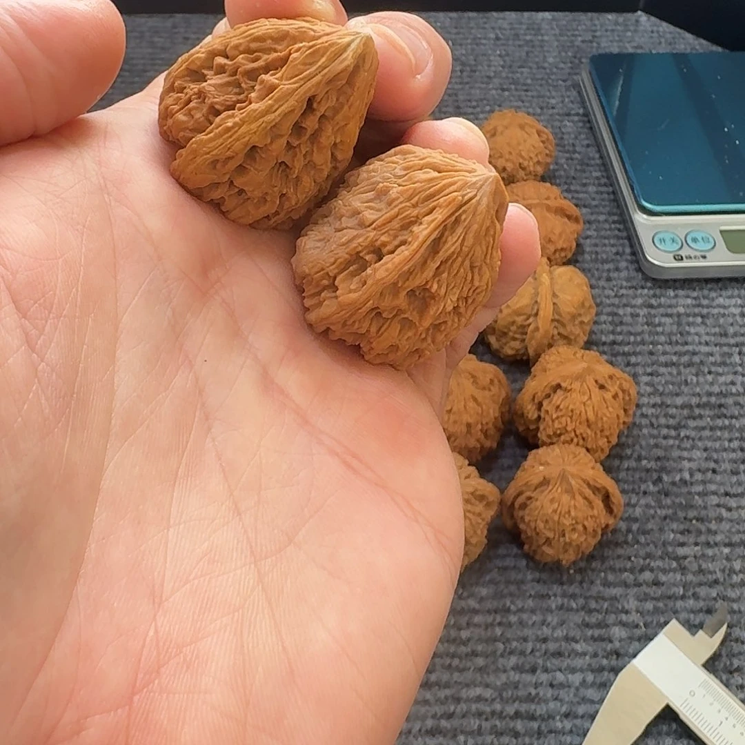 文玩核桃把件南疆石一根筋手捻33尺