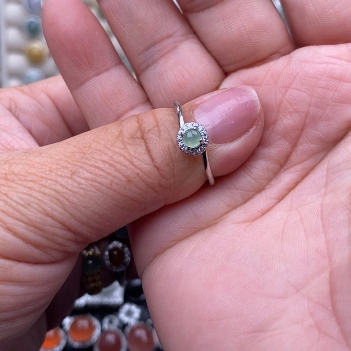 未镶嵌戒指翡翠白***欢缅甸