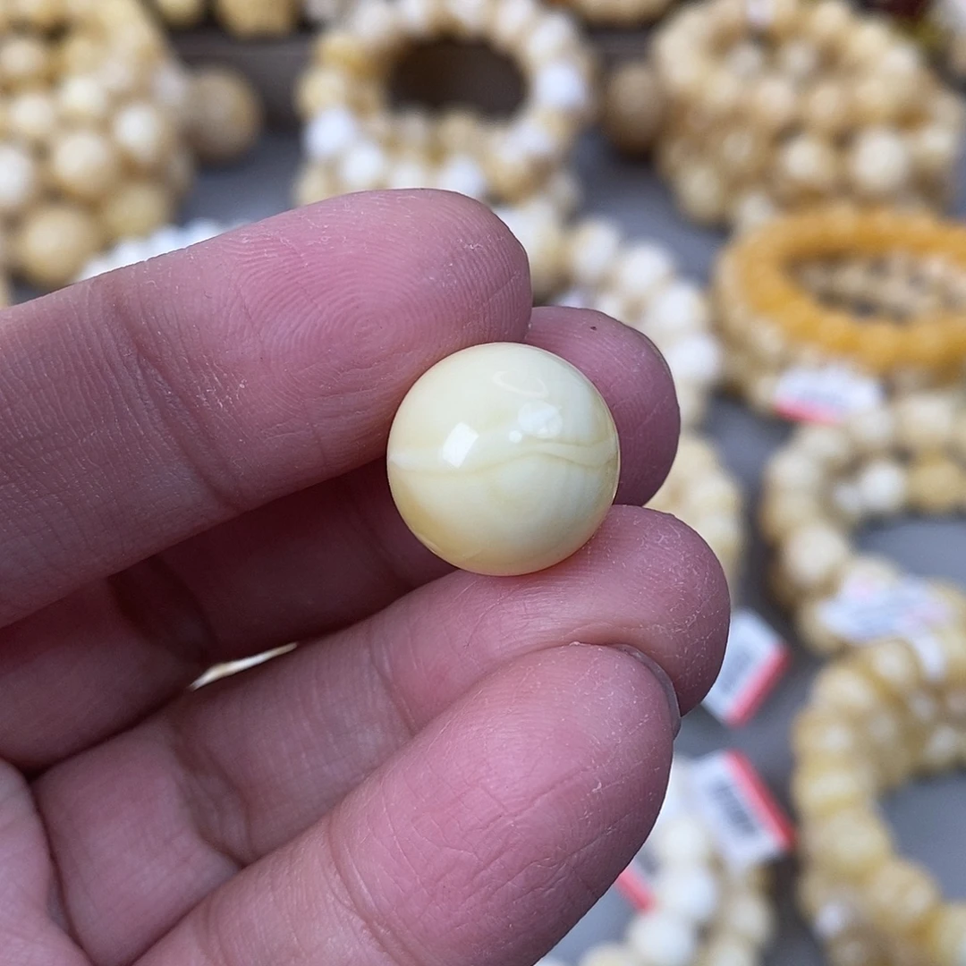 蜜蜡未镶嵌珠宝奇石2.3g