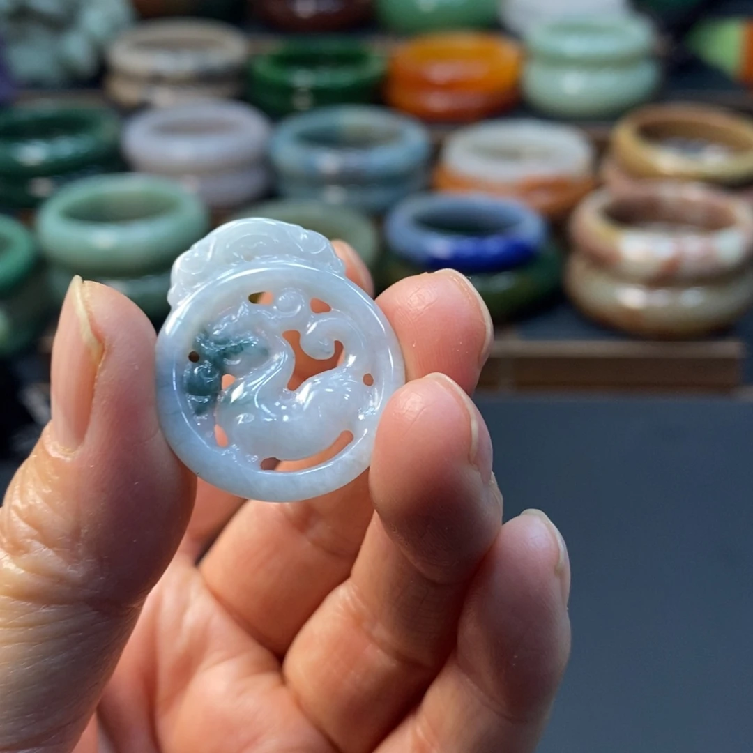 翡翠未镶嵌颈饰吊坠