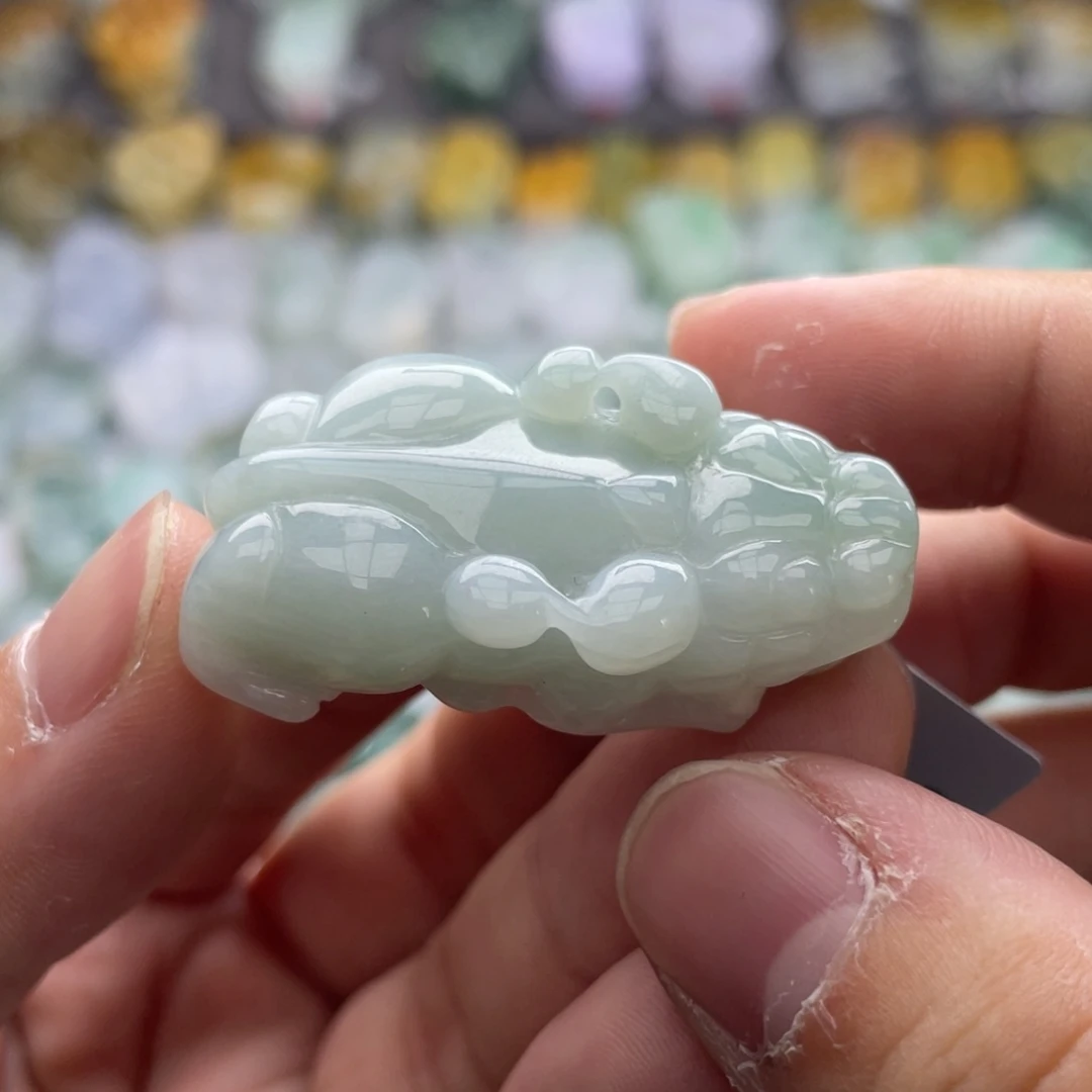 翡翠颈饰未镶嵌貔貅