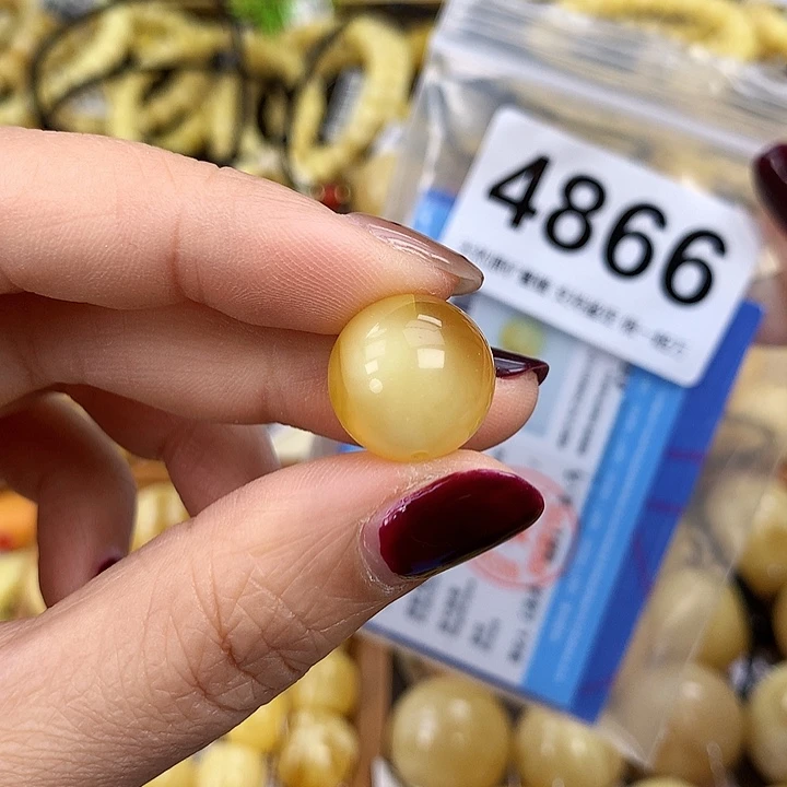 蜜蜡未镶嵌珠宝奇石15