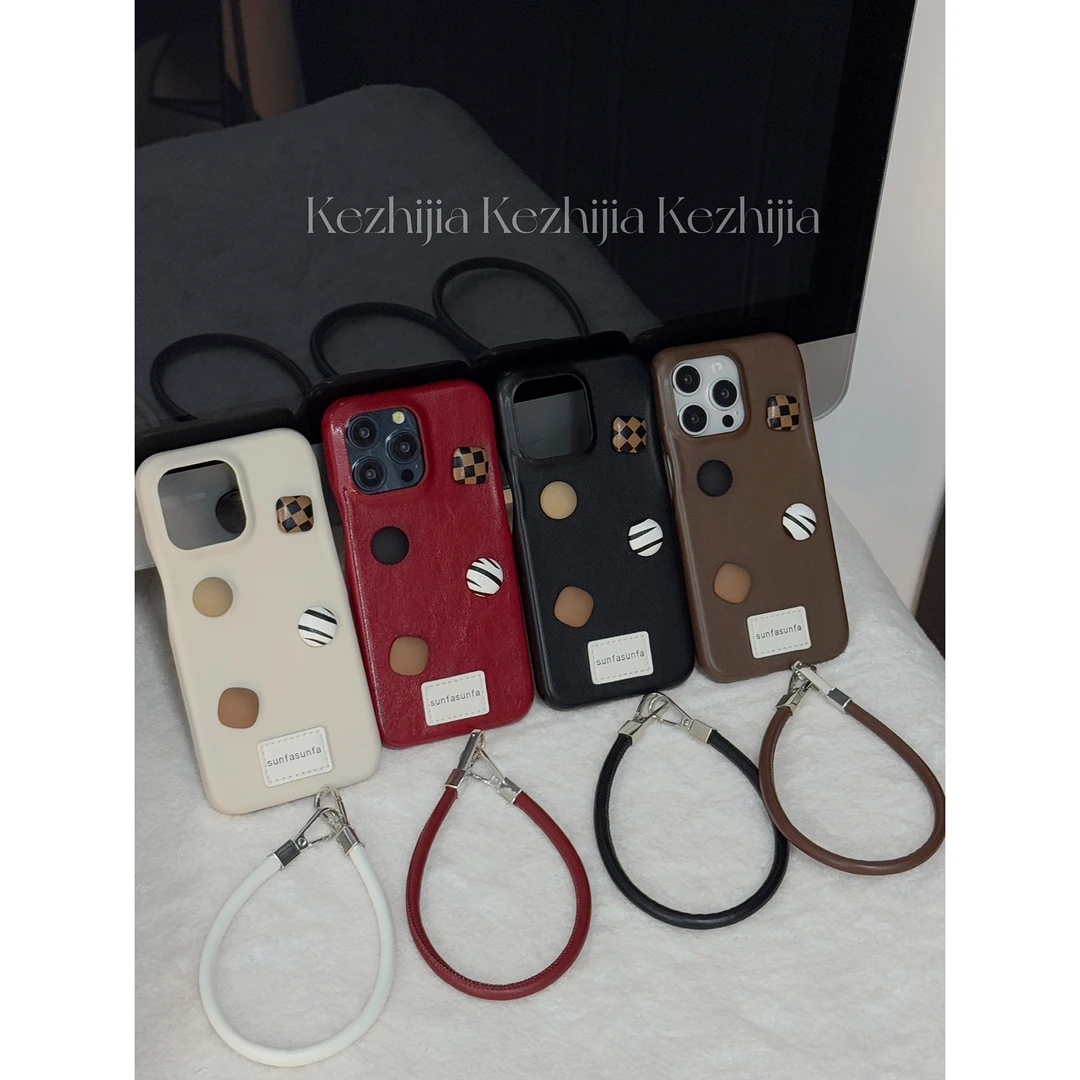 【壳之】高级ins小众复古纽扣适用苹果16/15/14promax/13个性手机壳