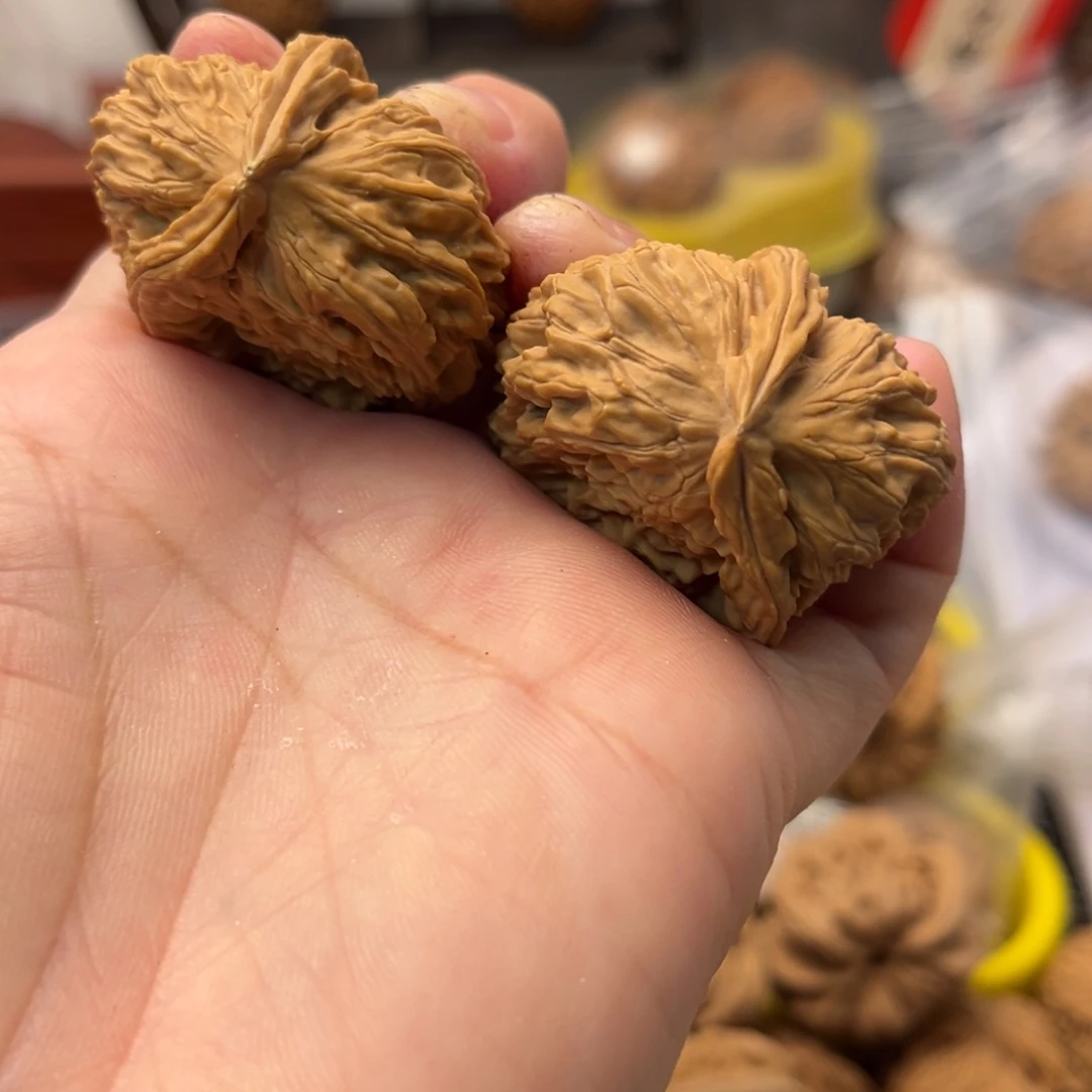 文玩核桃吊坠抖****量半壁