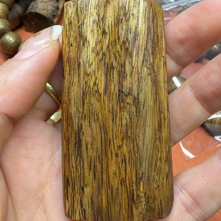 大叶紫檀（黑酸枝木类）