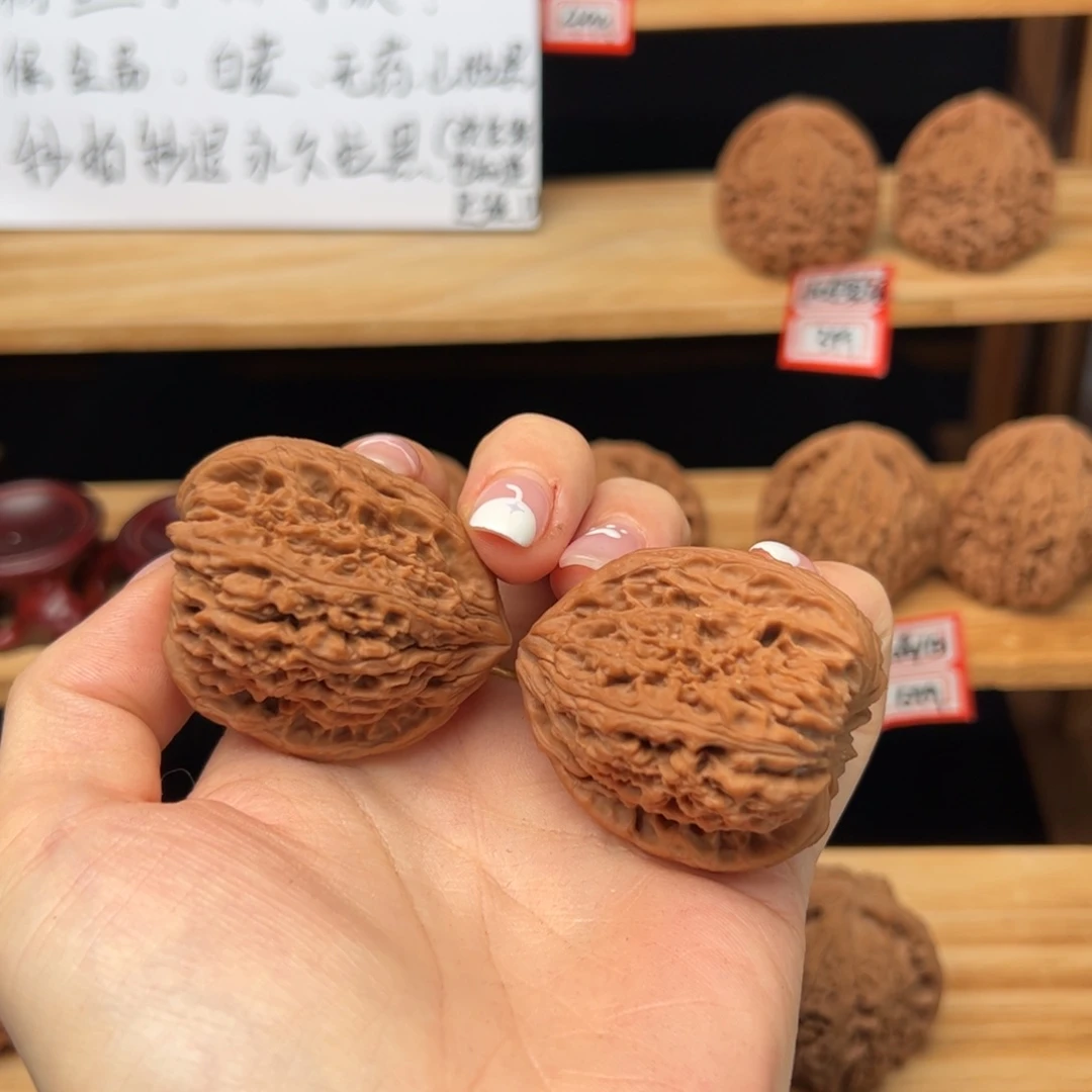 梁***伟吊坠文玩核桃39高