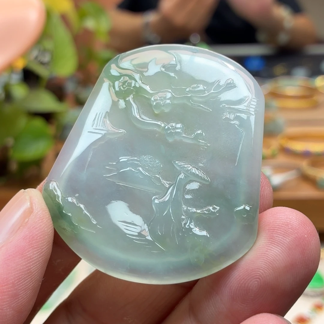 翡翠未镶嵌颈饰挂件