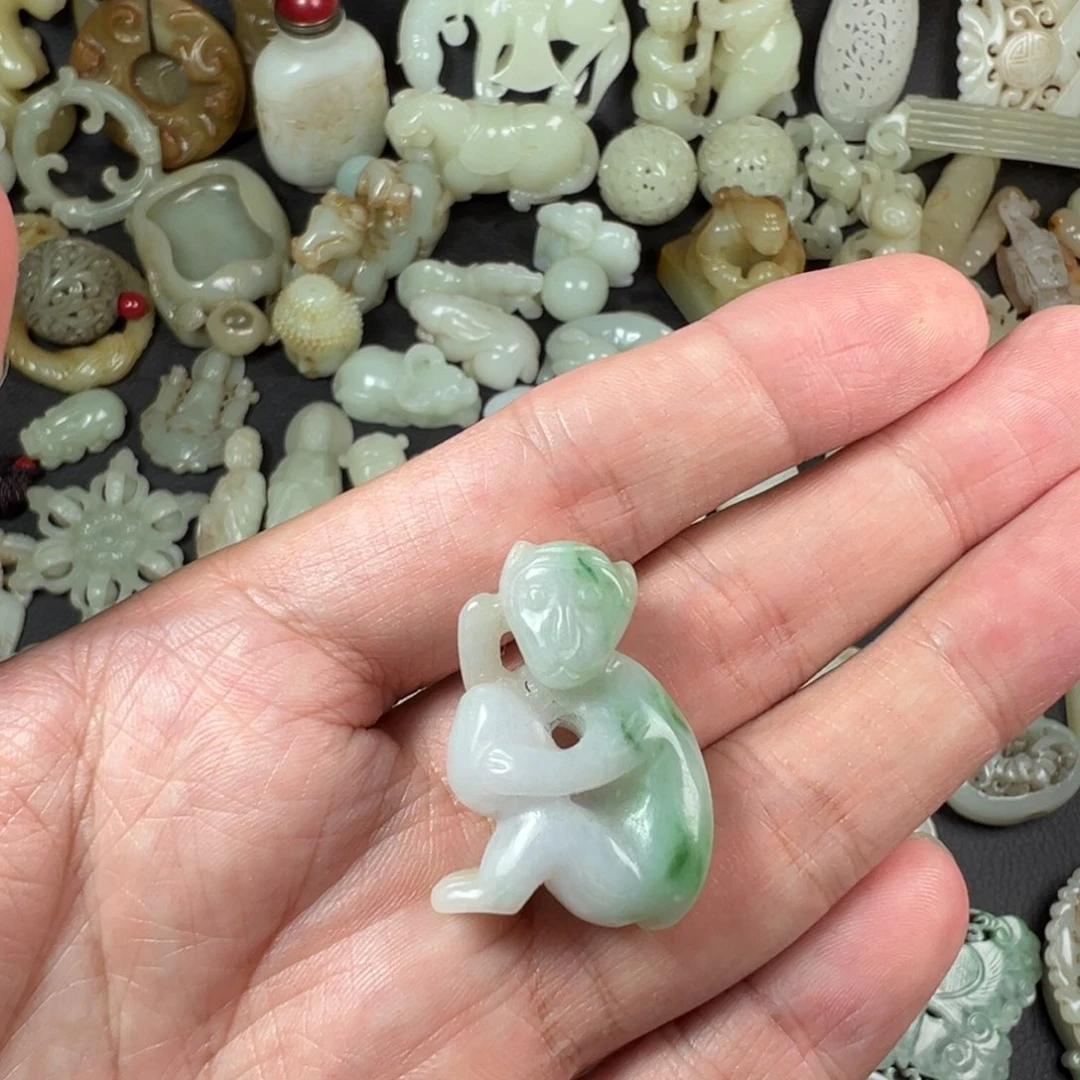 王***某翡翠未镶嵌吊坠(不含链)翡翠猴子挂件吊坠