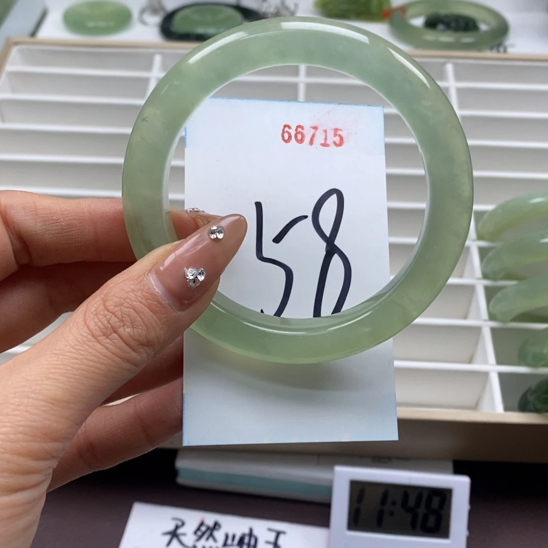 蛇纹石玉手镯未镶嵌