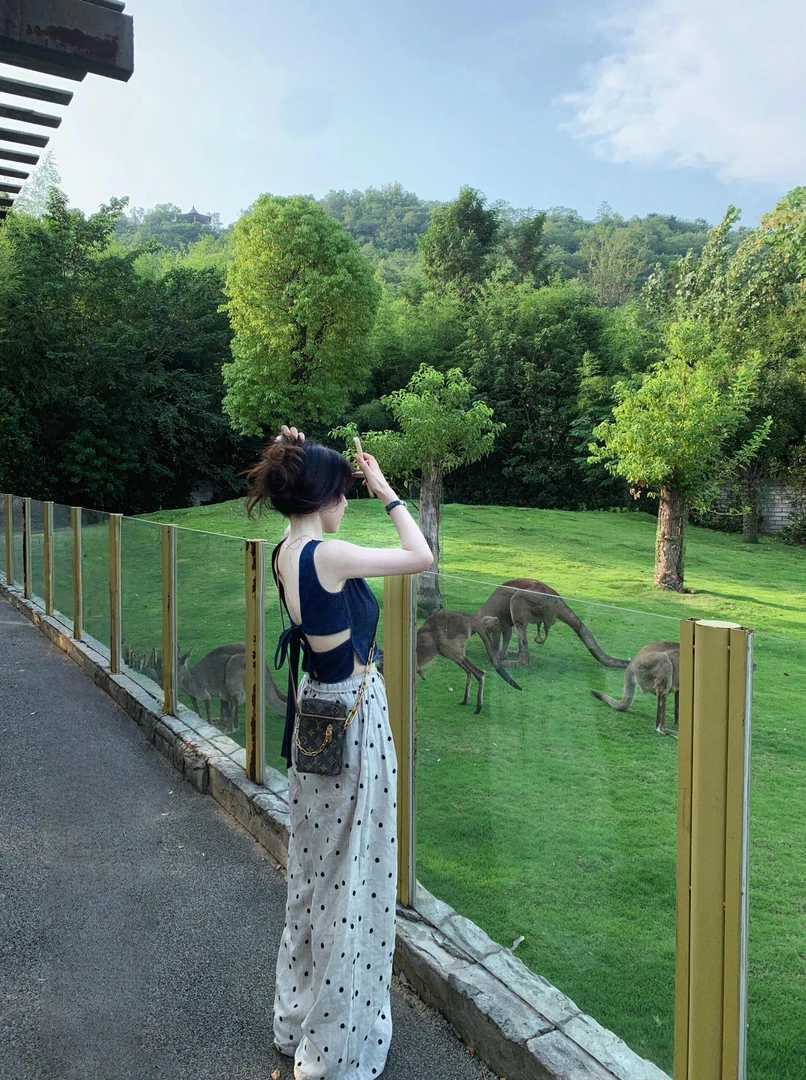 2025夏季新款韩系设计感露背无袖牛仔背心高腰波点休闲裤两件套